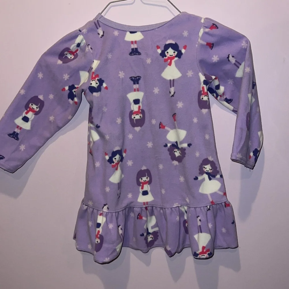 Just one you ice skater fleece pajama gown fleece size 2t  Soft fleece winter‎